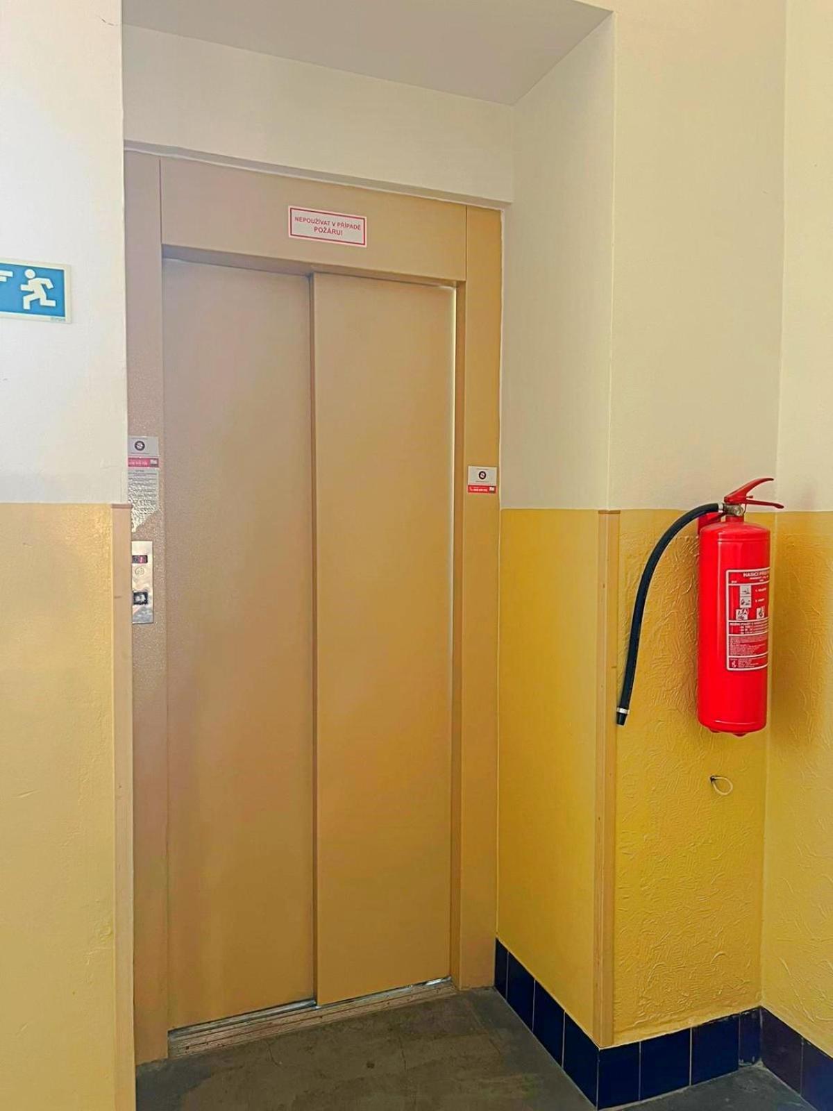 Mezonetovy Apartman V Centru Praag Buitenkant foto