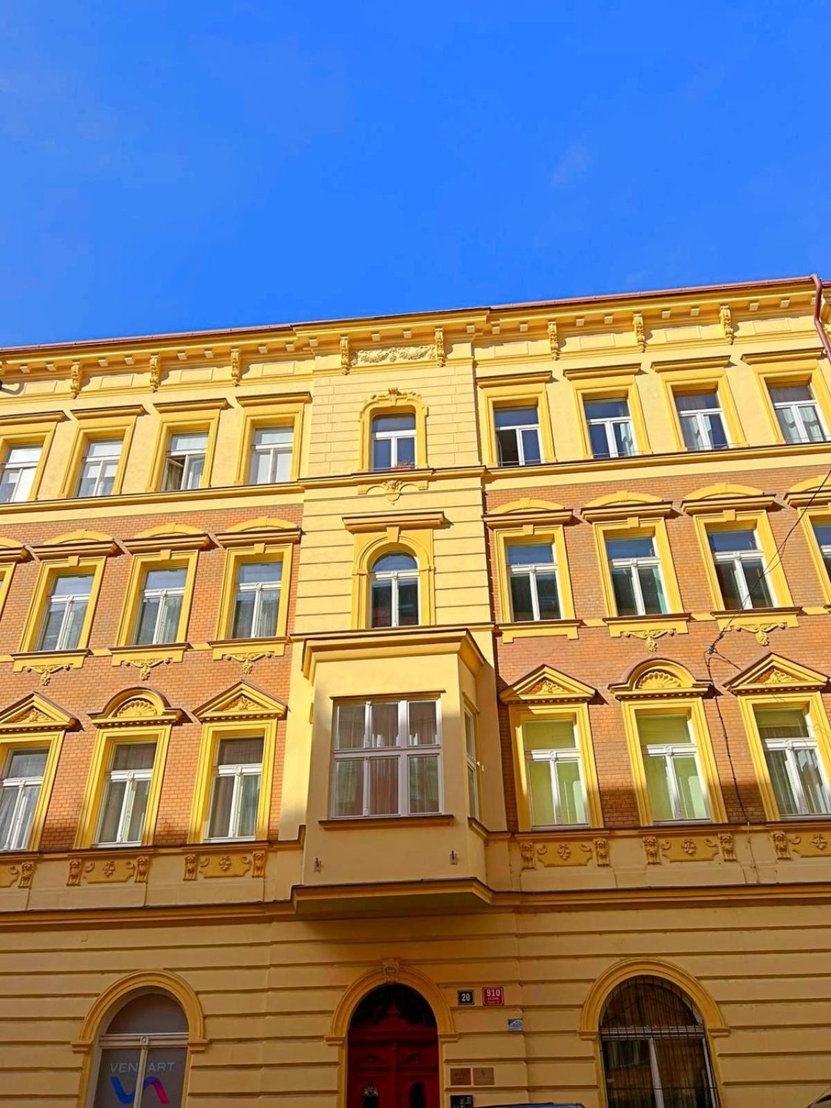Mezonetovy Apartman V Centru Praag Buitenkant foto