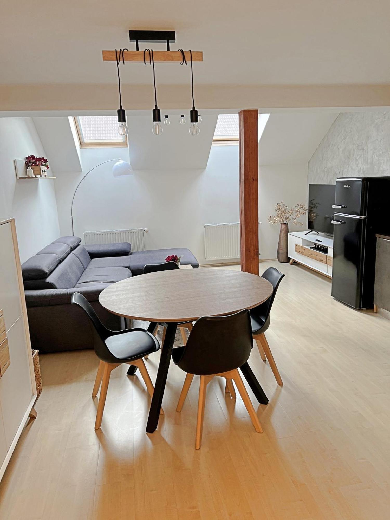 Mezonetovy Apartman V Centru Praag Buitenkant foto