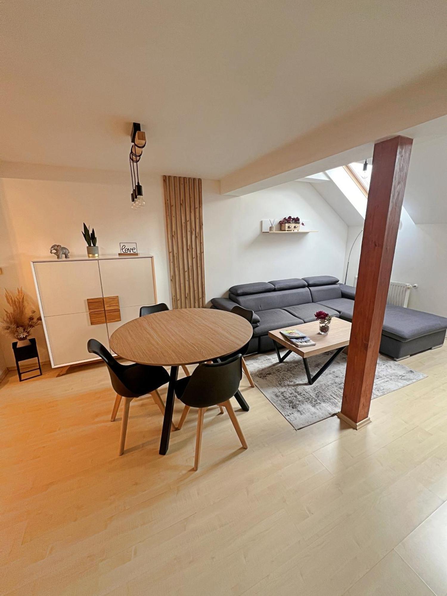 Mezonetovy Apartman V Centru Praag Buitenkant foto
