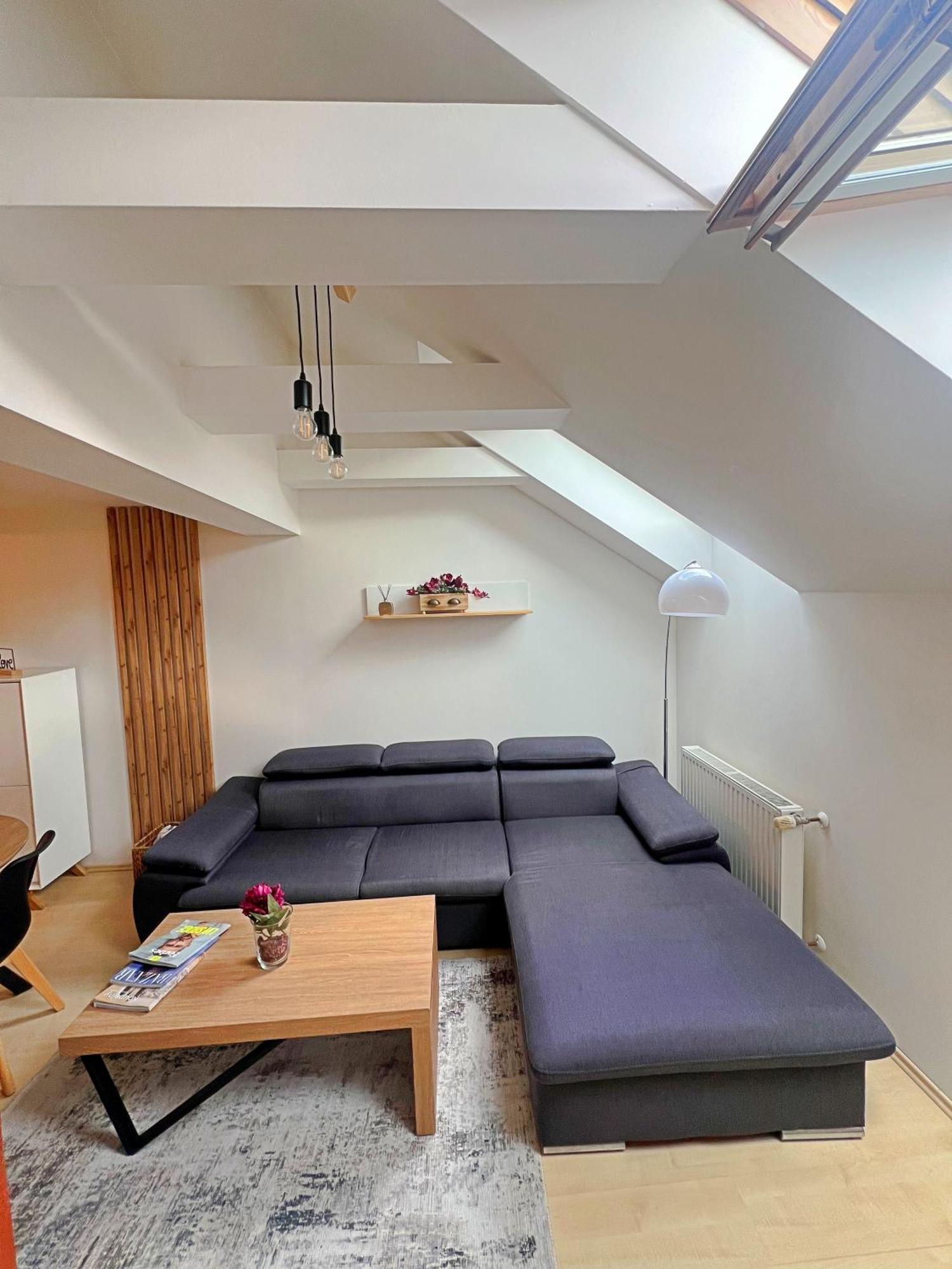 Mezonetovy Apartman V Centru Praag Buitenkant foto