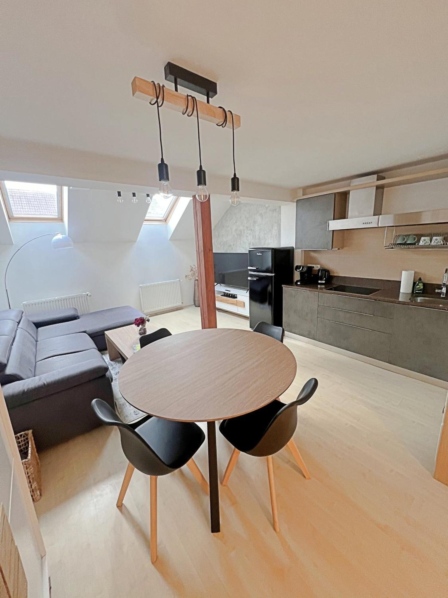 Mezonetovy Apartman V Centru Praag Buitenkant foto